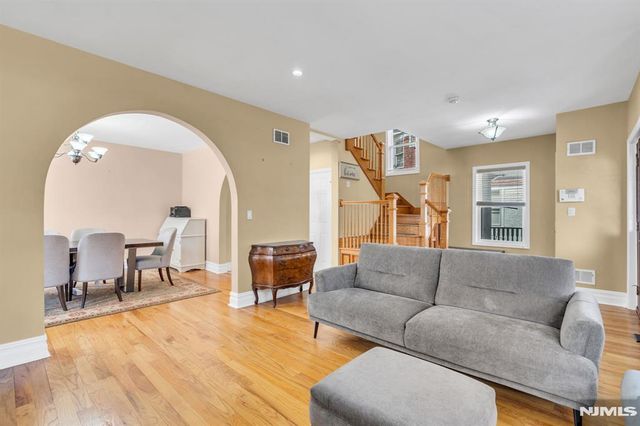 467 Summit, Hackensack, NJ 07601