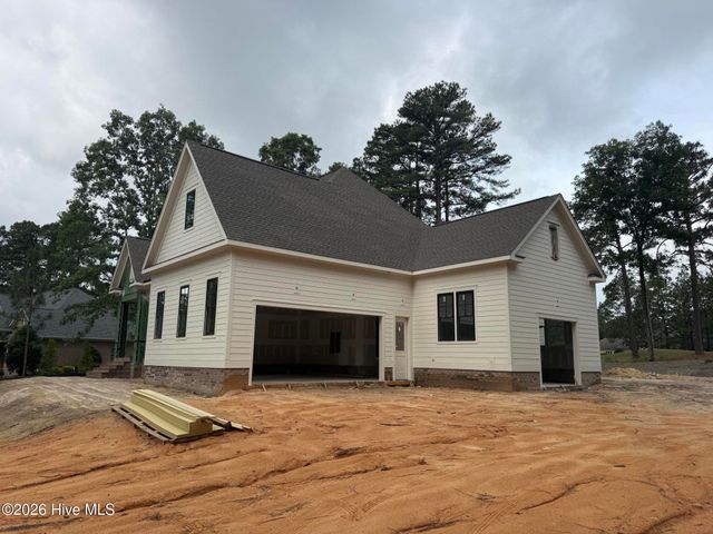 16 Whithorn Court, Pinehurst, NC 28374