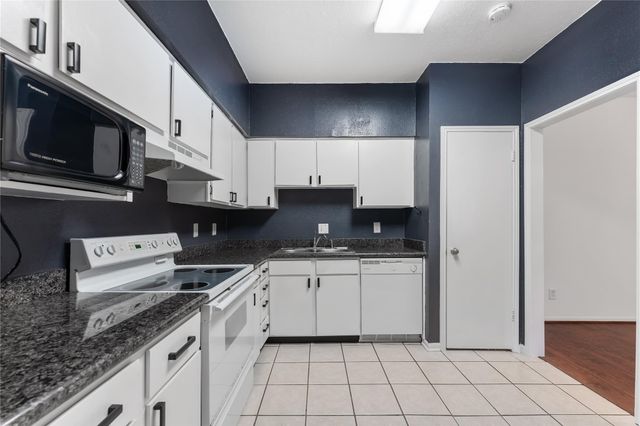 2100 Tanglewilde Street 330, Houston, TX 77063