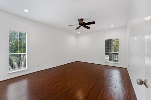 2100 Tanglewilde Street 330, Houston, TX 77063