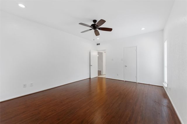 2100 Tanglewilde Street 330, Houston, TX 77063