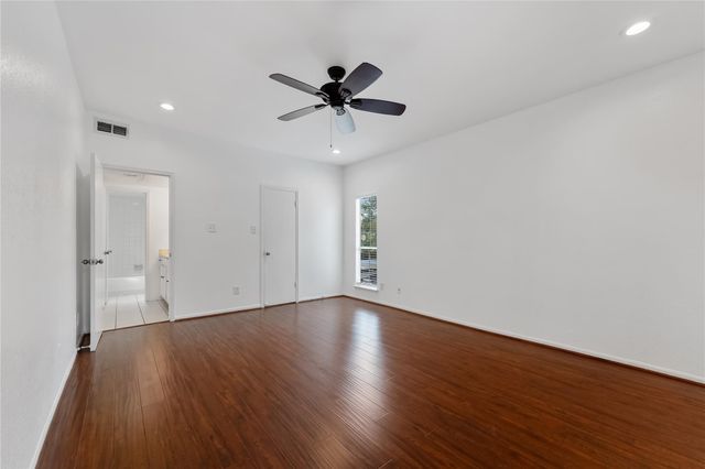 2100 Tanglewilde Street 330, Houston, TX 77063