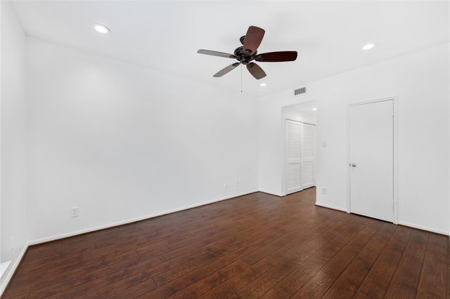 2100 Tanglewilde Street 330, Houston, TX 77063