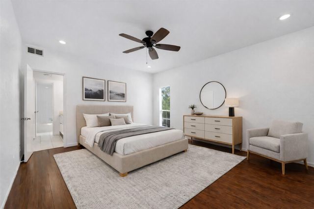 2100 Tanglewilde Street 330, Houston, TX 77063