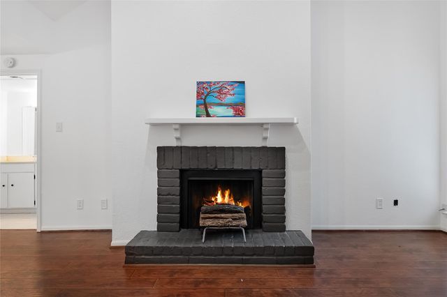 2100 Tanglewilde Street 330, Houston, TX 77063