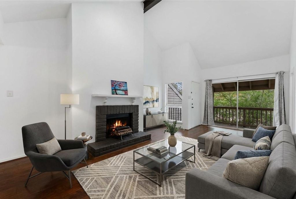 2100 Tanglewilde Street 330, Houston, TX 77063