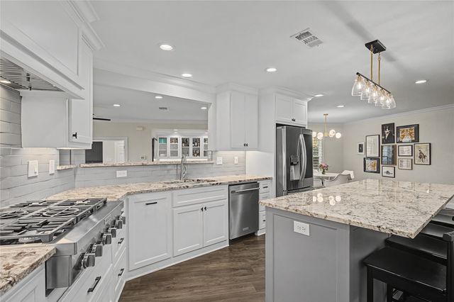 7520 Hewitt Street, North Richland Hills, TX 76182