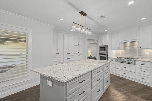 7520 Hewitt Street, North Richland Hills, TX 76182