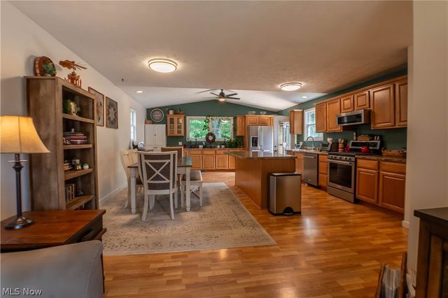 949 Saul Drive, Hubbard, OH 44425