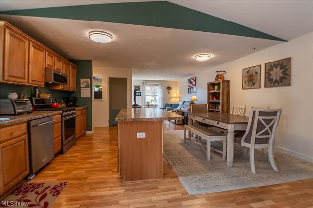 949 Saul Drive, Hubbard, OH 44425