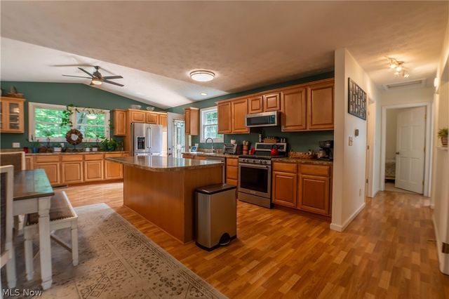 949 Saul Drive, Hubbard, OH 44425