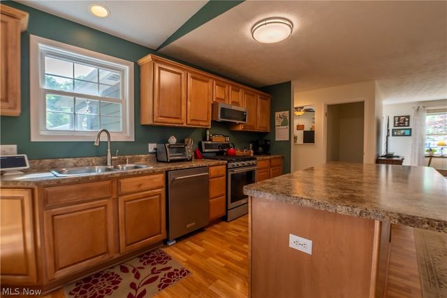 949 Saul Drive, Hubbard, OH 44425