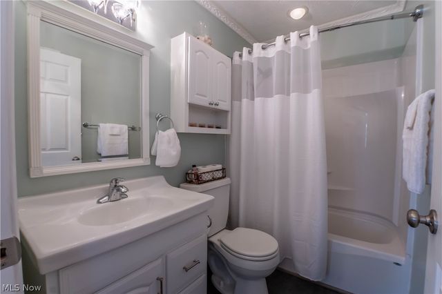 949 Saul Drive, Hubbard, OH 44425