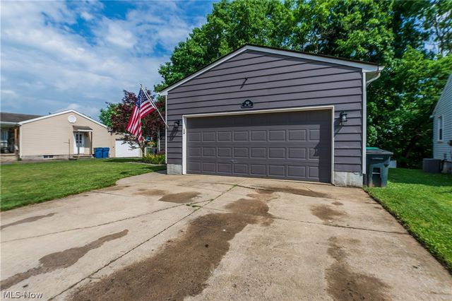 949 Saul Drive, Hubbard, OH 44425