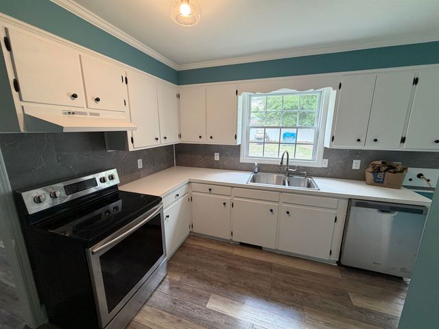 609 S Beech Ave., Andrews, SC 29510