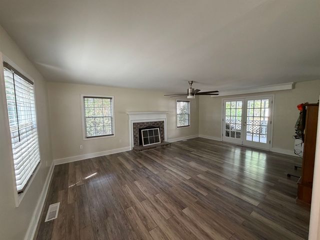 609 S Beech Ave., Andrews, SC 29510