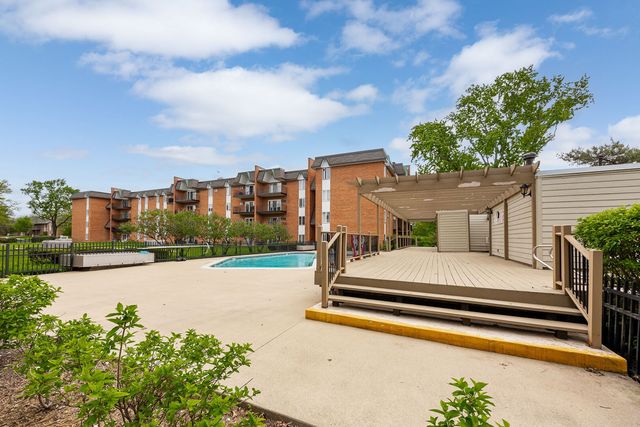 4221 Saratoga Avenue 410A, Downers Grove, IL 60515