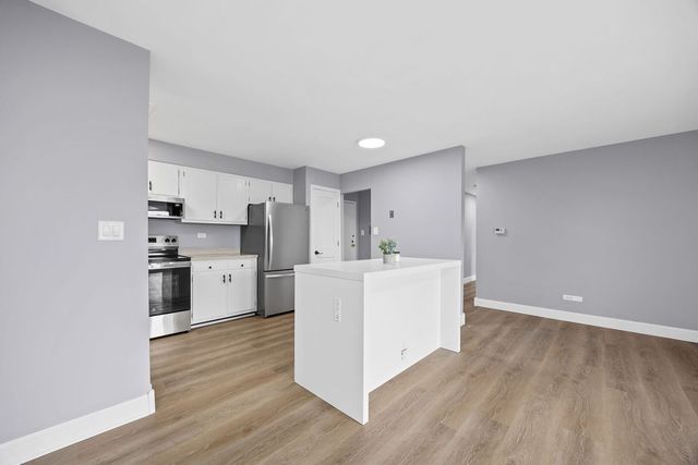 4221 Saratoga Avenue 410A, Downers Grove, IL 60515