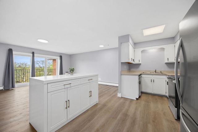 4221 Saratoga Avenue 410A, Downers Grove, IL 60515