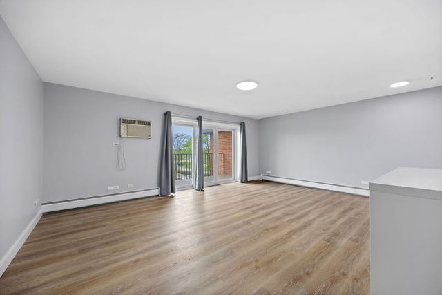 4221 Saratoga Avenue 410A, Downers Grove, IL 60515