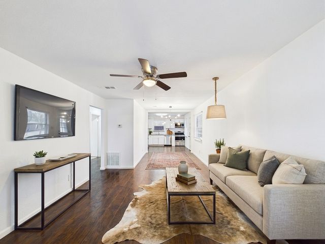 2928 Mitchell Boulevard, Fort Worth, TX 76105