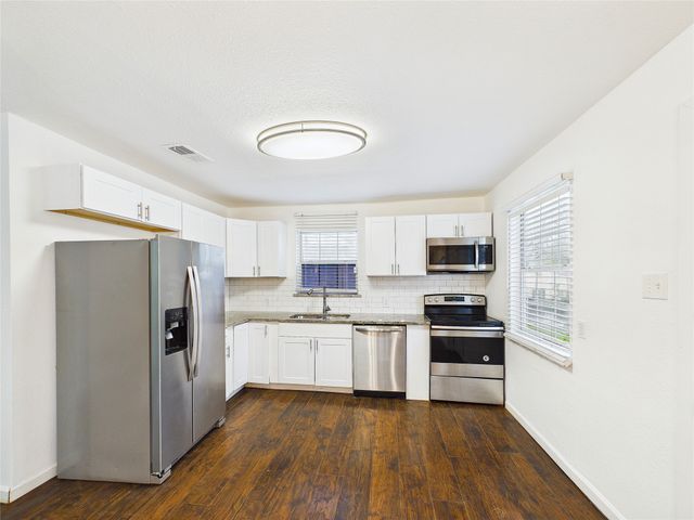 2928 Mitchell Boulevard, Fort Worth, TX 76105