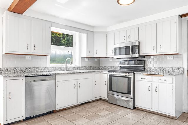 214 Highland Road, Tiverton, RI 02878