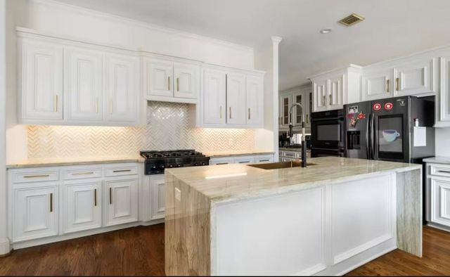 2133 Bering Drive, Houston, TX 77057