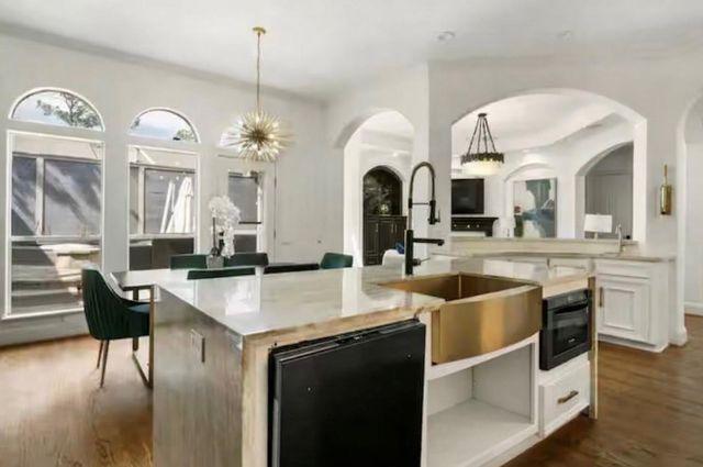 2133 Bering Drive, Houston, TX 77057