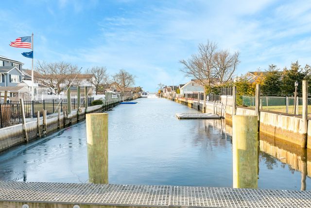 281 Richmond Avenue, Amityville, NY 11701