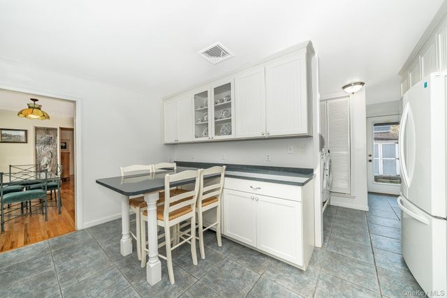 281 Richmond Avenue, Amityville, NY 11701