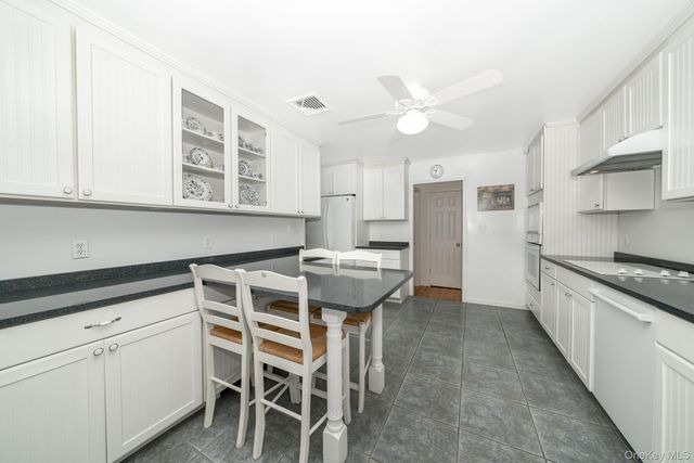 281 Richmond Avenue, Amityville, NY 11701