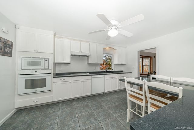 281 Richmond Avenue, Amityville, NY 11701