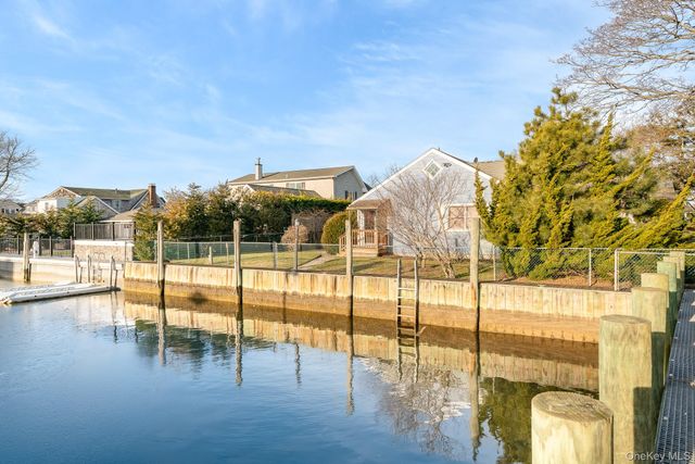 281 Richmond Avenue, Amityville, NY 11701