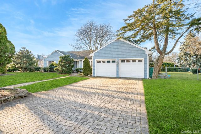 281 Richmond Avenue, Amityville, NY 11701