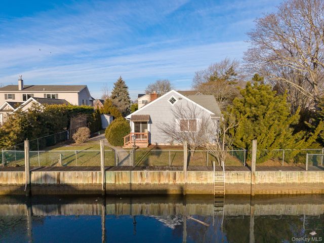 281 Richmond Avenue, Amityville, NY 11701