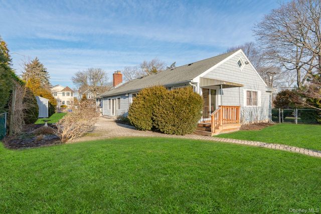 281 Richmond Avenue, Amityville, NY 11701