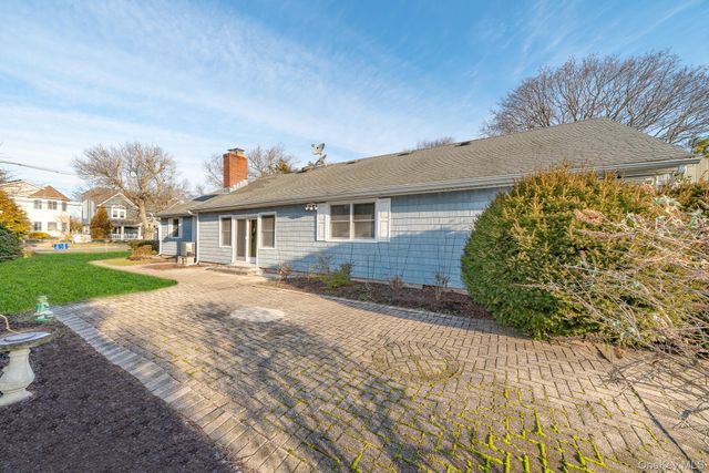 281 Richmond Avenue, Amityville, NY 11701