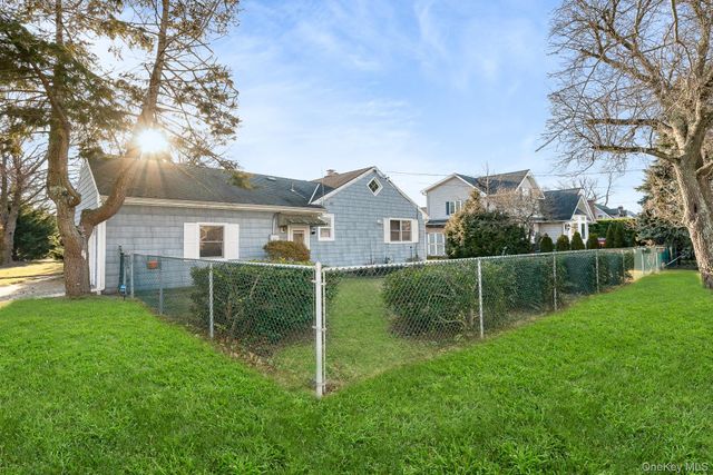 281 Richmond Avenue, Amityville, NY 11701