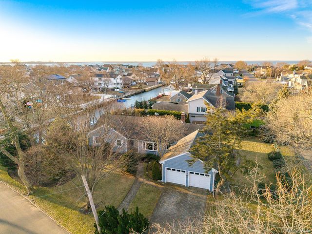 281 Richmond Avenue, Amityville, NY 11701