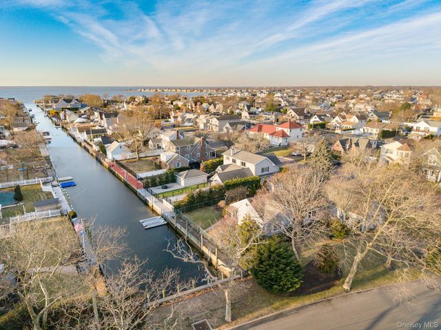 281 Richmond Avenue, Amityville, NY 11701