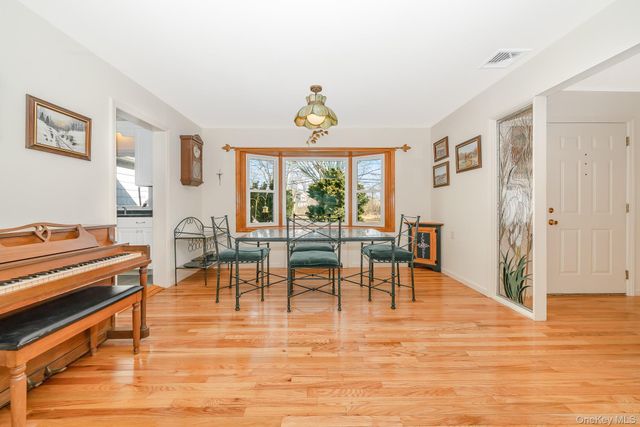 281 Richmond Avenue, Amityville, NY 11701