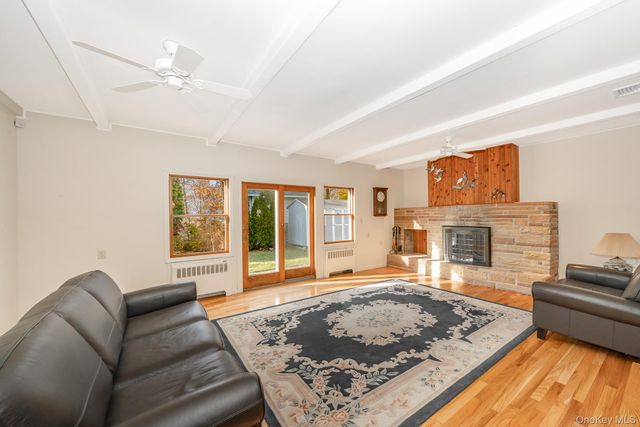 281 Richmond Avenue, Amityville, NY 11701