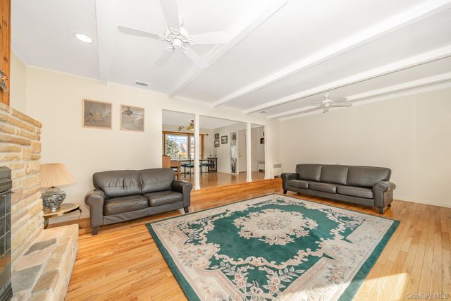 281 Richmond Avenue, Amityville, NY 11701