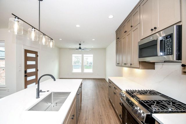 4101 Victoria B, Dickinson, TX 77539