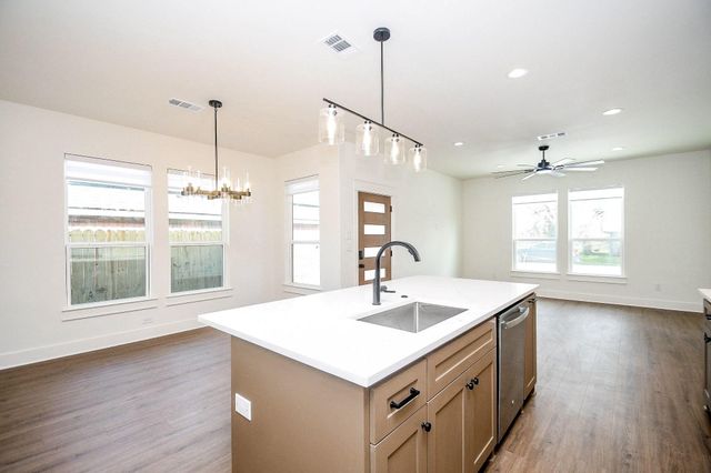 4101 Victoria B, Dickinson, TX 77539