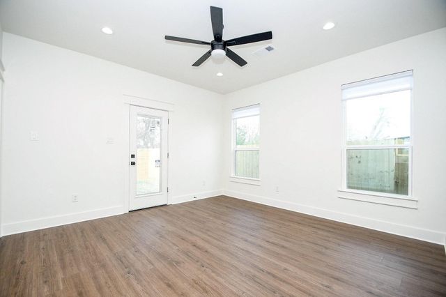 4101 Victoria B, Dickinson, TX 77539