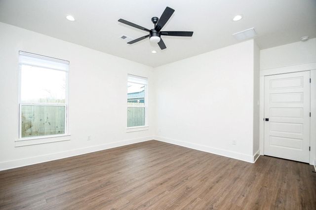 4101 Victoria B, Dickinson, TX 77539