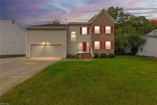 220 Hounds CHSE, Yorktown, VA 23693