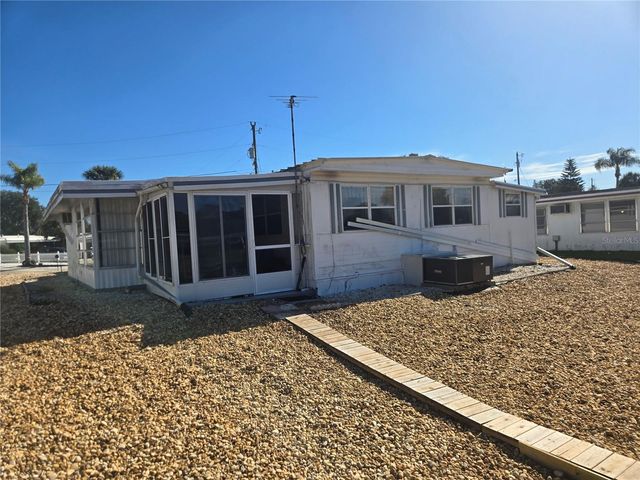 31645 KELLY CIRCLE, Tavares, FL 32778